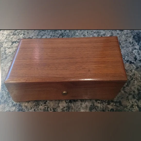 Reuge Wooden Music Box - Picture 5 of 9